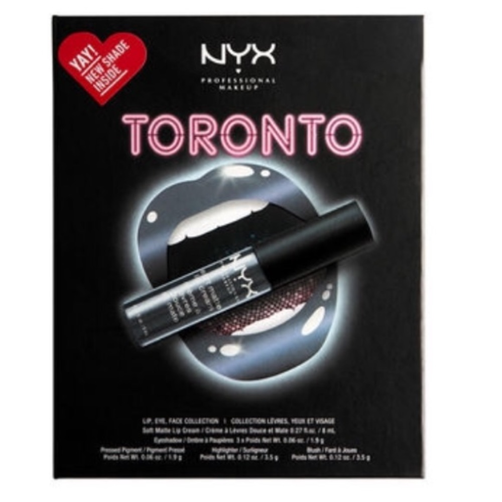 Sold - NWT NYC Toronto makeup set